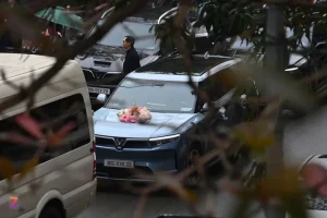 Soi Dàn Xe Điện Khủng Nhất Việt Nam Trong Đám Hỏi Của Thiếu Gia Phạm Nhật Minh Hoàng Và Á Hậu Phương Nhi- Ảnh 3.