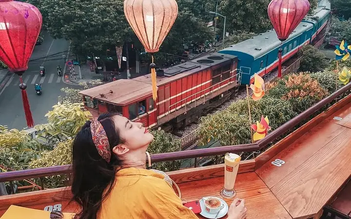 Chuyển Bằng Tàu Hỏa