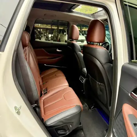 Thuê Xe Ô Tô Tự Lái Quận 7 – Giải Pháp Di Chuyển Linh Hoạt, Tiết Kiệm Cùng Bom Car