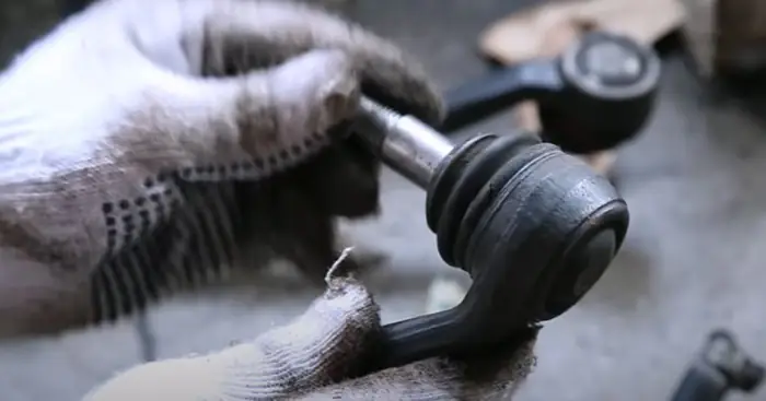 Tiếng Kịch Kịch Dưới Gầm