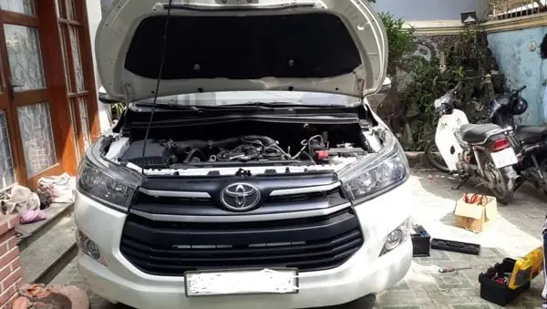 Vị Trí Bình Ắc Quy Xe Toyota Innova G Đời 2016+ Nằm Ở Đâu ?