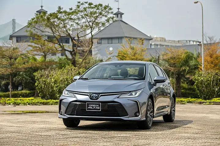 Cập Nhật Giá Niêm Yết Và Lăn Bánh Mới Nhất Xe Toyota Corolla Altis Đầy Đủ Các Phiên Bản.