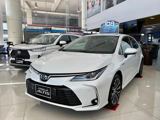 Cập Nhật Giá Niêm Yết Và Lăn Bánh Mới Nhất Xe Toyota Corolla Altis Đầy Đủ Các Phiên Bản.
