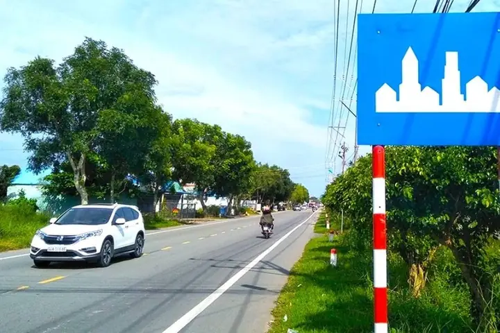 Trong Khu Vực Đông Dân Cư