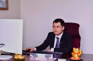 Tông Vào Xe Ô Tô Dừng Đột Ngột