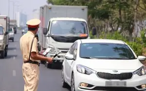 Lái Ô Tô Quá Hạn Đăng Kiểm Bị Xử Lý Như Thế Nào?