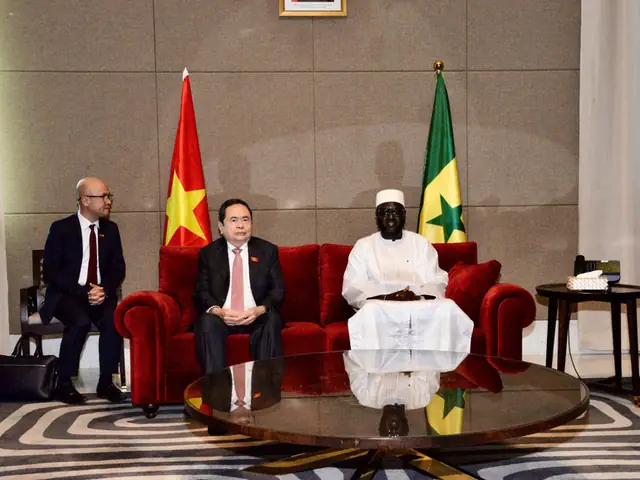 Chủ Tịch Quốc Hội Trần Thanh Mẫn V&agrave; Chủ Tịch Quốc Hội Cộng H&ograve;a Senegal El Malick Ndiaye Tiến H&agrave;nh Cuộc Gặp Ngắn Tại S&acirc;n Bay