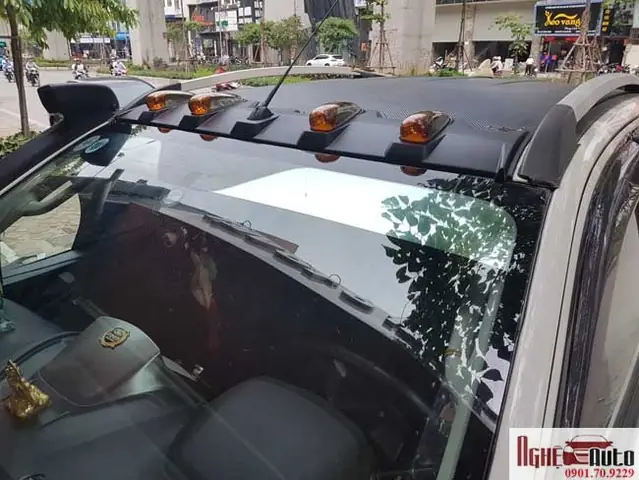 Trang Trí Nóc Xe Ô Tô: Các Giải Pháp Và Lưu Ý Cần Biết