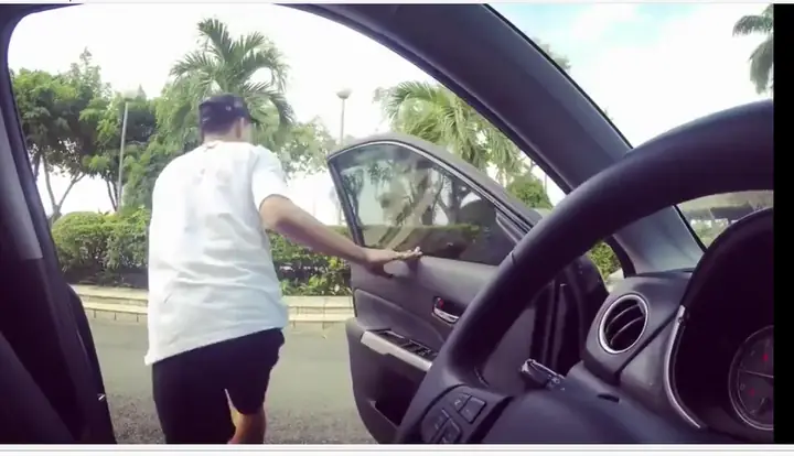 Trào Lưu Nhảy Khỏi Xe Hơi Nhún Nhảy Và Nguy Cơ Gây Tai Nạn