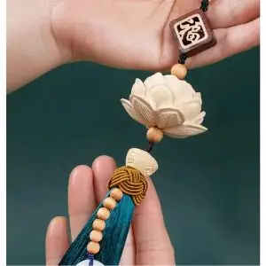 Khánh Treo Xe Ô Tô Hình Hoa Sen Dây Xanh Mang Lại Bình An, May Mắn