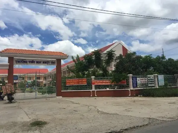 Các Điểm Đến Hấp Dẫn Gần Công Viên Tân Trụ