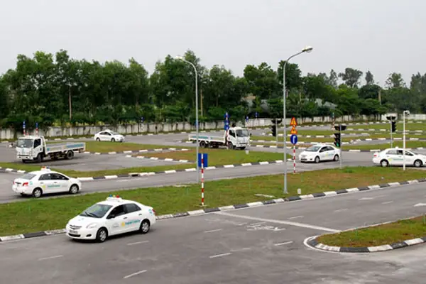 Trung Tâm Đào Tạo Lái Xe Ô Tô Số 10: Đánh Giá Chi Tiết Từ A-z