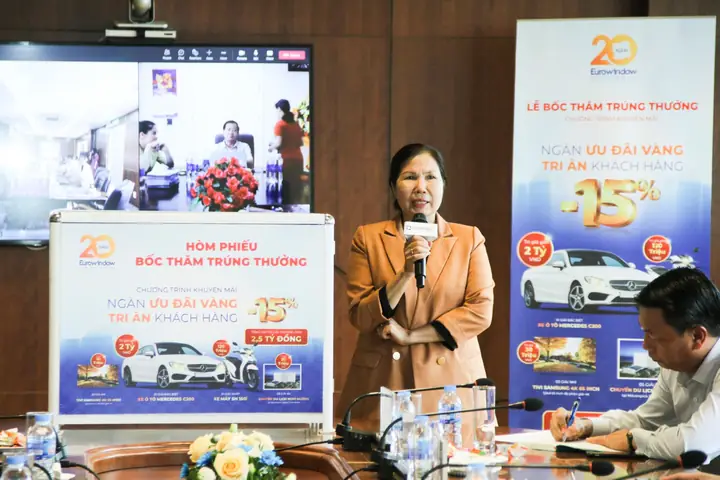 Eurowindow Tổ Chức Bốc Thăm Khách Hàng May Mắn Trúng Thưởng Ô Tô Mercedes C200