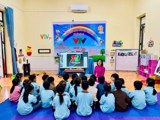 Trường Mầm Non Dạy Trẻ Cách Mở Xe Ô Tô