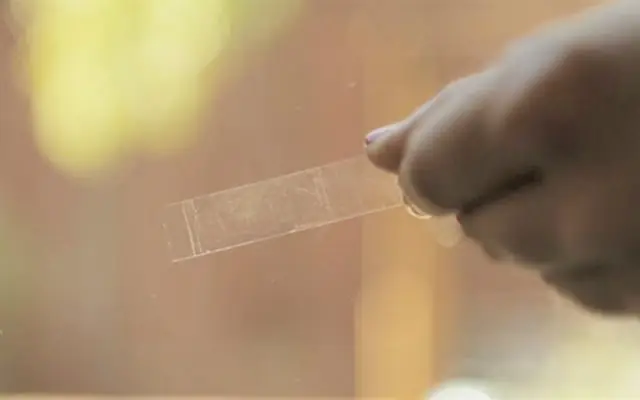 Sử Dụng Giấm Ăn Để Tẩy Keo Dán