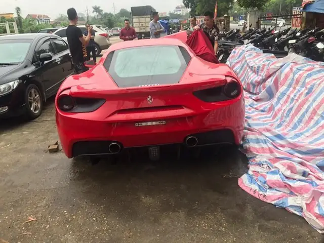 Siêu Xe Ferrari 488 Của Ca Sĩ Tuấn Hưng Bị Tai Nạn Nát Đầu - Ảnh 2.