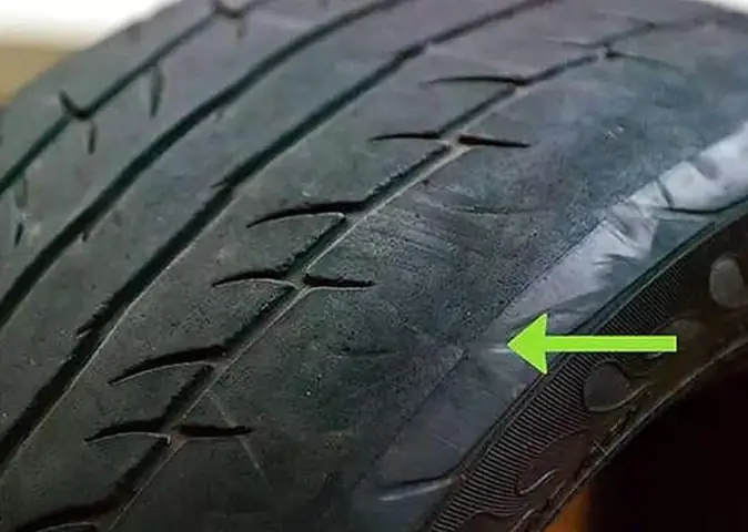 Dấu Hiệu Cảnh Báo Cần Thay Lốp Xe Ô Tô