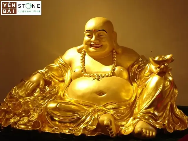 Tượng Phật Di Lặc Bằng Đá Để Xe Ô Tô Có Ý Nghĩa Gì?