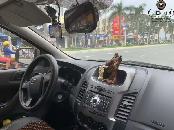 Tượng Thánh Maria Để Xe Ô Tô: Ý Nghĩa Và 5 Lưu Ý An Toàn