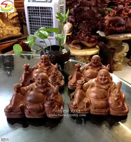 Tượng Phật Di Lặc Để Xe Ô Tô