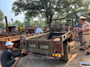 Tuyê N Thơ Da N Decal Xe Ô Tô