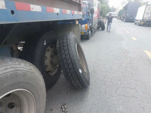 Cứu Hộ Lốp Xe Ô Tô Dĩ An - Cứu Hộ Xe Ben, Xe Tải, Xe Du Lịch, Xe Nâng, Xe Container Nhanh Chóng Tại Công Ty Cửu Long Thiên