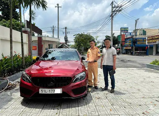 Đội Csgt An Sương Xử Phạt Đối Với Tài Xế Có Hành Vi Điều Khiển Xe Chuyển Làn Đường Không Đúng Quy Định, Gây Mất An Toàn Giao Thông09/09/2025