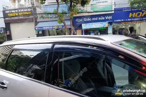 Vè Che Mưa Có Công Dụng Cản Nắng Hắt Vào Xe