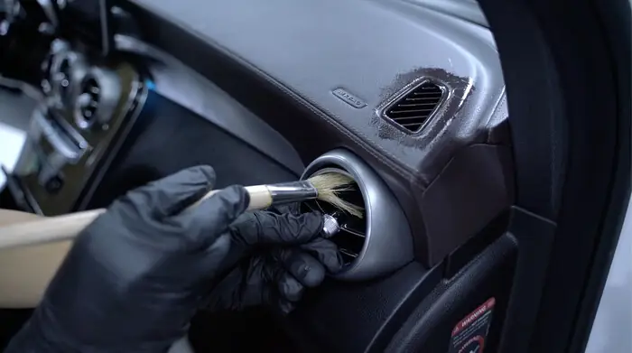 Tại Sao Bạn Cần Một Dịch Vụ Dọn Nội Thất Ô Tô Chuyên Nghiệp?