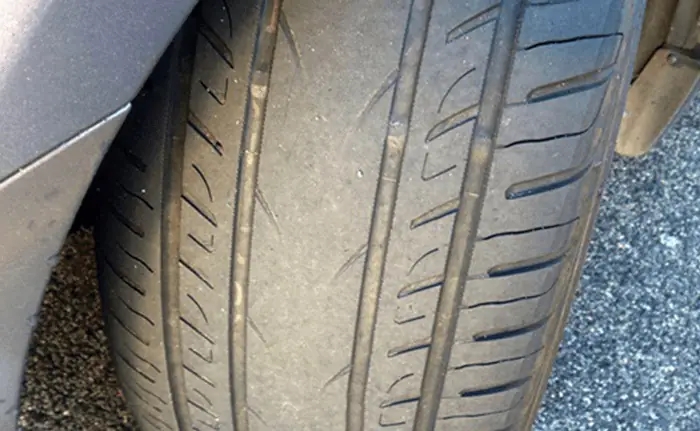 Lốp Xe Ô Tô Mòn Chính Giữa