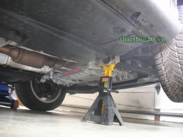 Ví Dụ Cụ Thể Về Nâng Xe Bằng Kích Và Đặt Mễ Kê