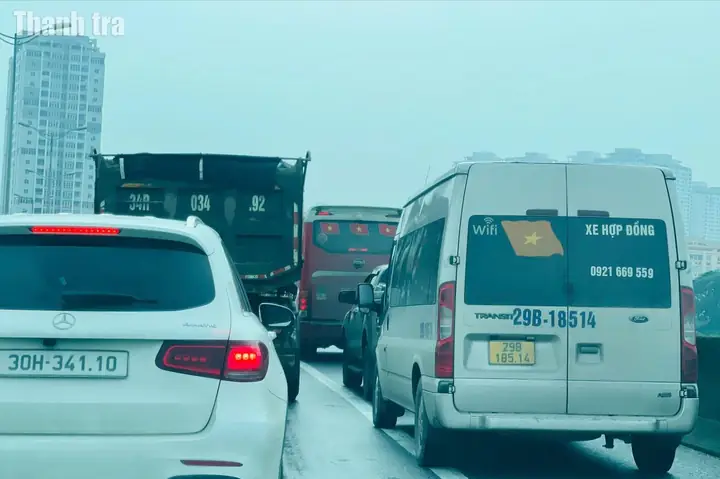 “ngắm” Xe Ô Tô Vô Tư Đi Vào Làn Dừng Khẩn Cấp