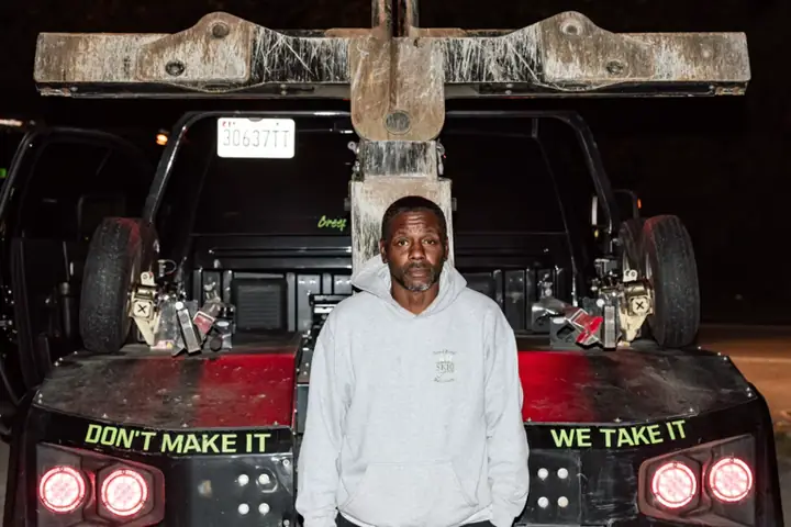 Vỡ Nợ Xe Ô Tô Lao Xuống Sông: Hậu Quả Pháp Lý Và Giải Pháp Thoát Nợ