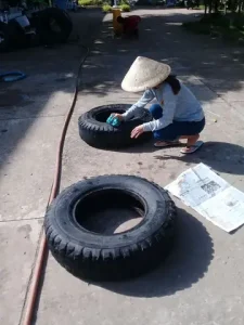 Vỏ Xe Ô Tô Cũ Làm Vườn Trồng Hoa