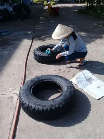 Vỏ Xe Ô Tô Cũ Làm Vườn Trồng Hoa