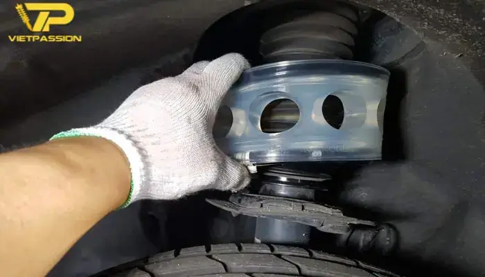 Có Nên Lắp Đệm Giảm Chấn Ô Tô Không?