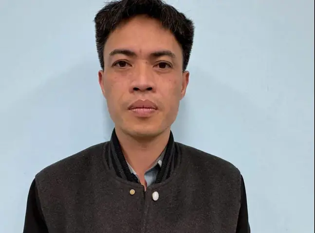 Khởi Tố Vụ Án, Tạm Giữ Hình Sự Tài Xế Xe Lexus Ấm Đá Vào Mặt Nam Shipper - Ảnh 1.