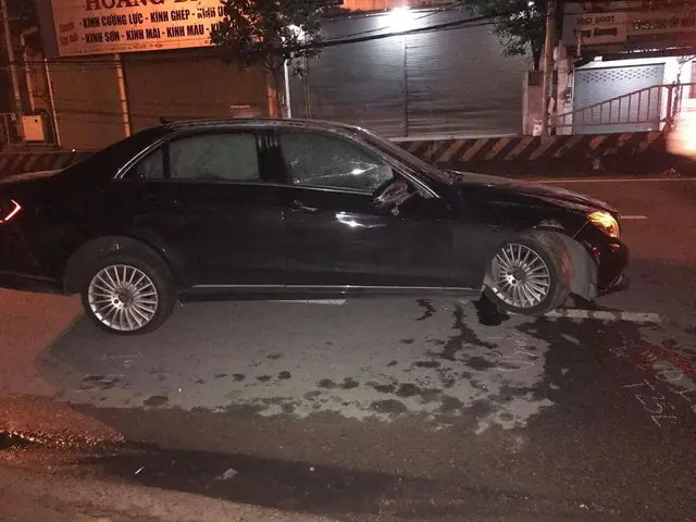 Tài Xế Điều Khiển Chiếc Ô Tô Mercedes-benz Rời Khỏi Hiện Trường, Không Chịu Đo Nồng Độ Cồn