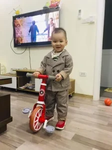 Xe Chòi Chân 3 Bánh