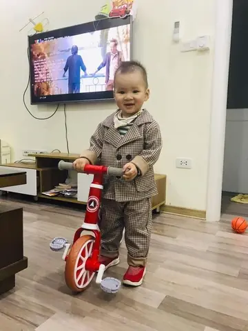 Xe Chòi Chân 3 Bánh