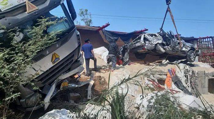 Kỹ Năng Lái Xe An Toàn: Cách Phòng Tránh Tai Nạn Xe Container Lật