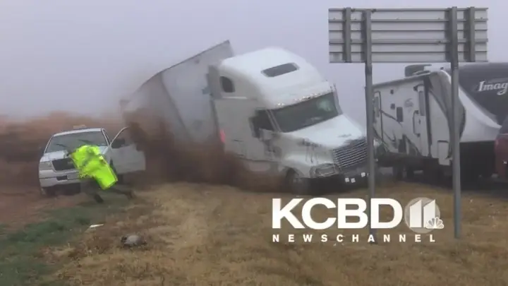 Kỹ Năng Lái Xe An Toàn: Cách Phòng Tránh Tai Nạn Xe Container Lật