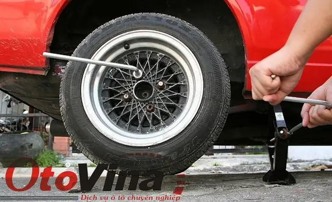 Quy Trình Cứu Hộ Lốp Xe Ô Tô Hà Nội Diễn Ra Như Sau: