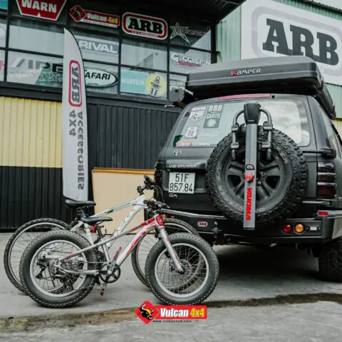 Xe Đạp Khóa Vào Xe Ô Tô Hài Hước: Nguyên Nhân Và Hệ Lụy?