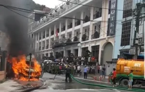 Xe Hút Bể Phốt Cứu Ô Tô Đang Cháy