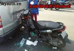 Xe Máy Đụng Xe Ô Tô Đang Đậu
