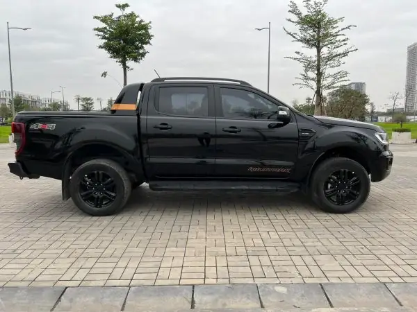 Xe Ô Tô 700 Triệu Màu Đen