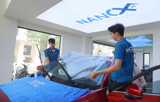 Phim Cách Nhiệt Ô Tô Nên Được Dán Bên Trong Để Đảm Bảo Độ Bền Và Vẻ Đẹp Thẩm Mỹ