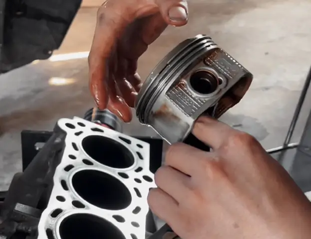 Cách Khắc Phục Khi Xe Có Hiện Tượng Lột Dên Động Cơ