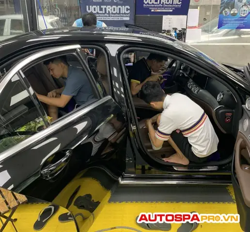 Vệ Sinh Làm Sạch Nội Thất Sàn Xe